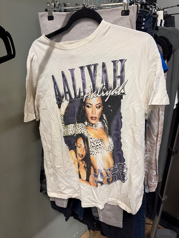 Stuttermabolue Aaliyah