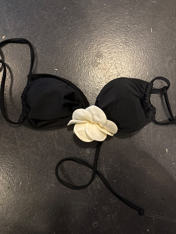 Svartur blóma bikini toppur