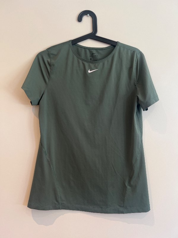Nike stuttermabolur grænn