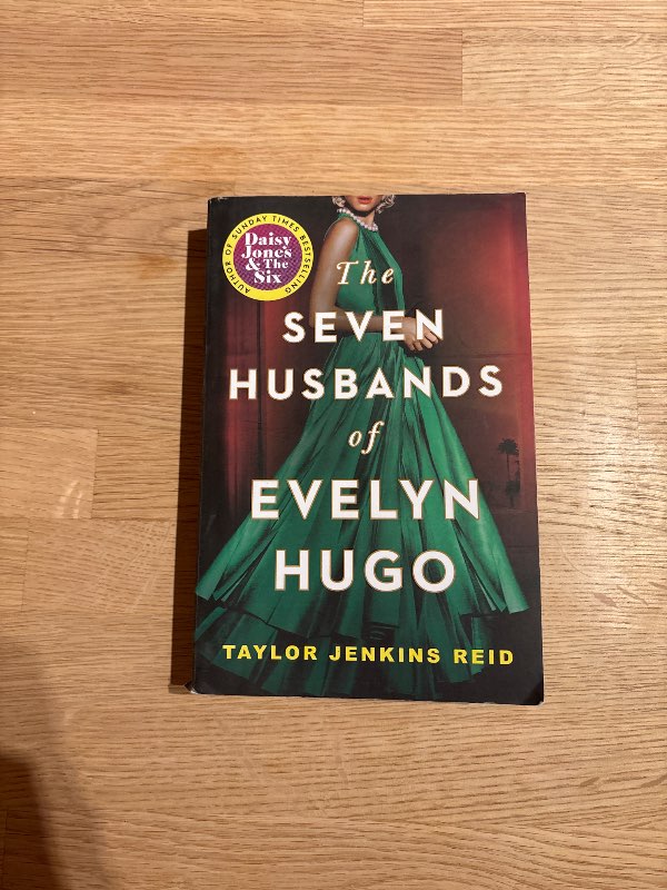 Bók (Seven husbands of Evelyn Hugo e. TJR)