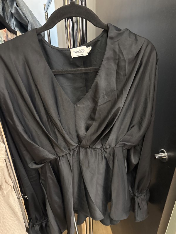 Svört naked blússa