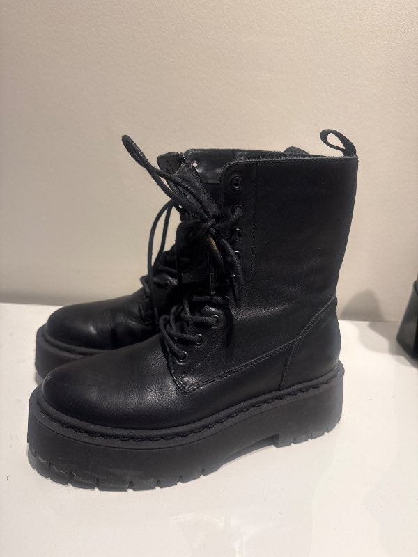 Jodis bootz