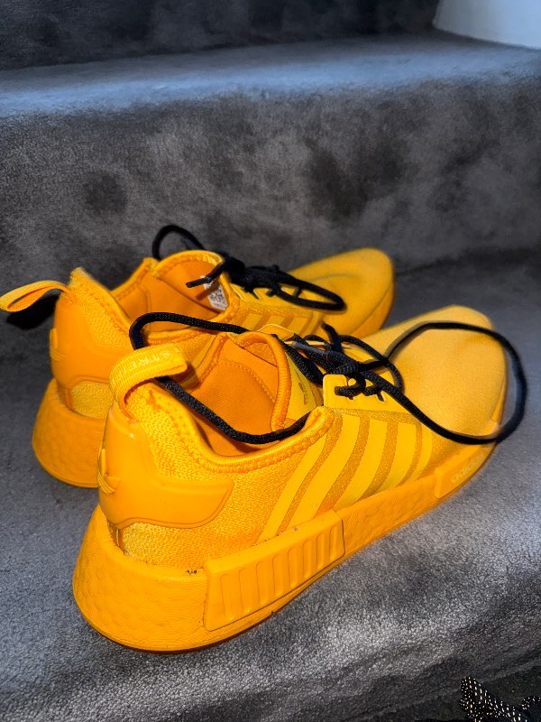 Gulur adidas