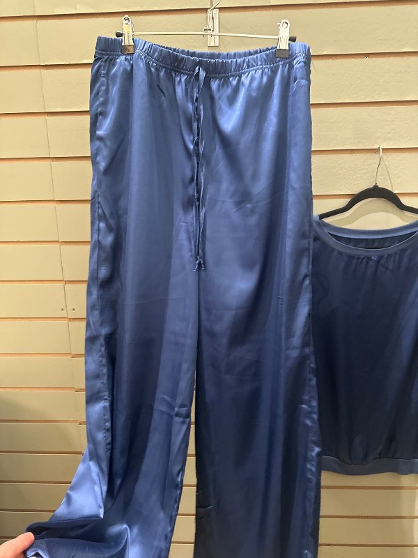 Buxur bláar satín