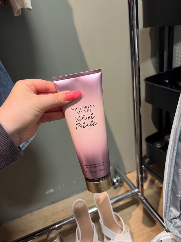 Velvet petals lotion