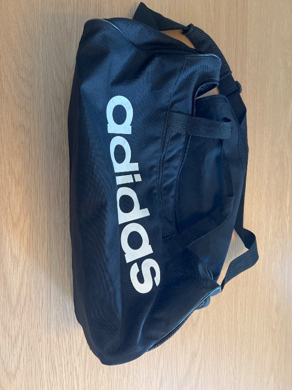 adidas íþróttataska