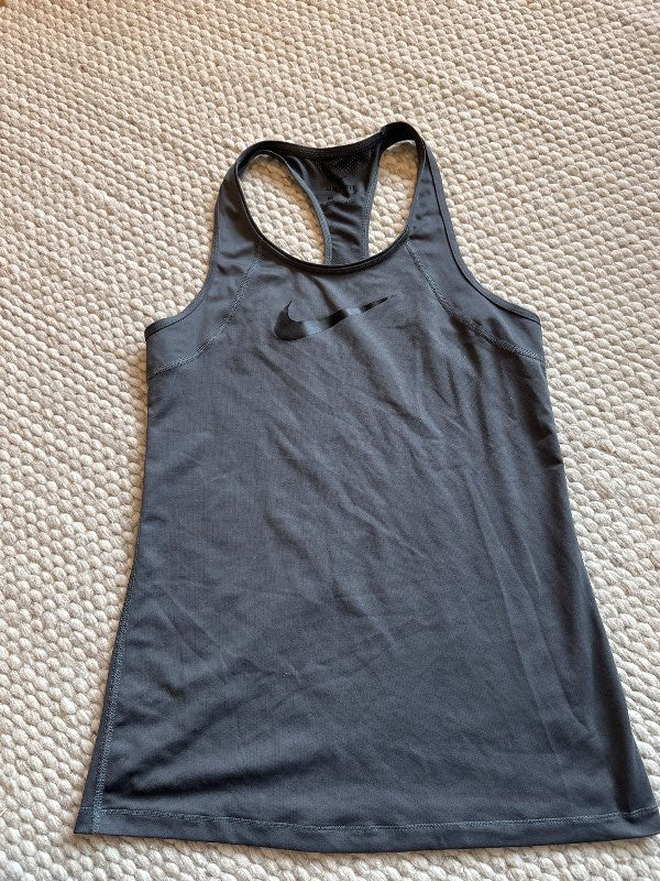 Grár Nike hlýrabolur