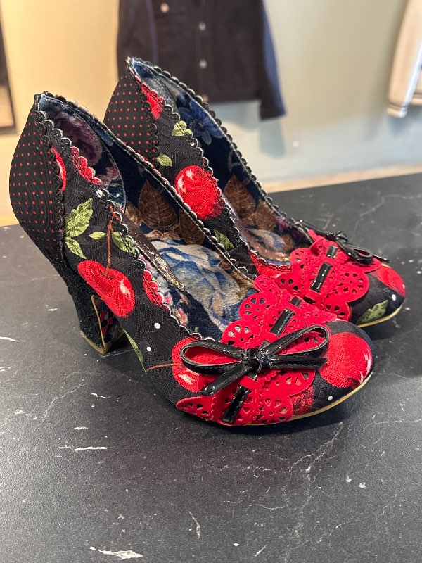 Irregular choice hælar