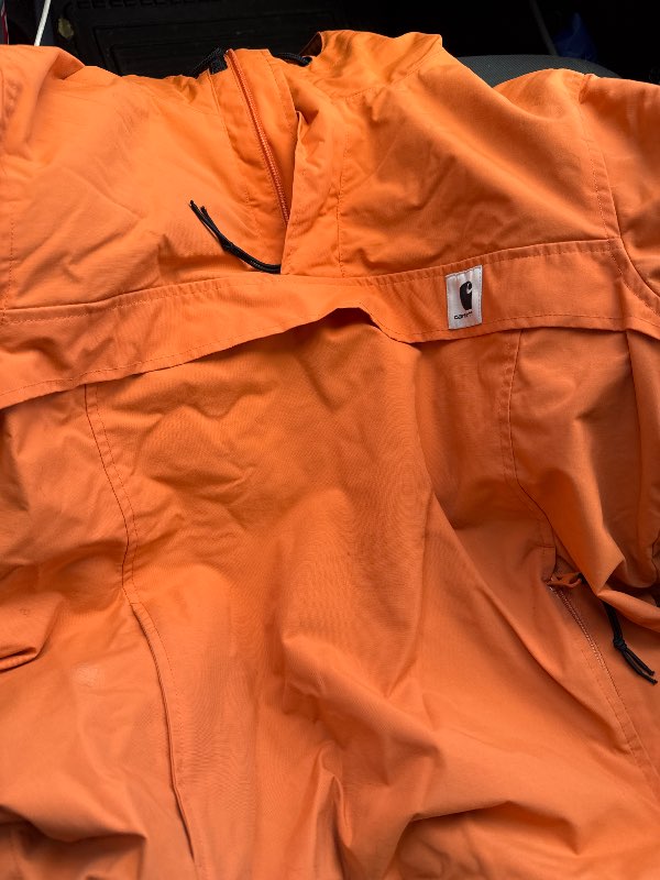 Carhartt anorakkur appelsinugulur