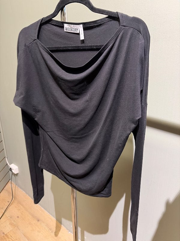 Weekday svartur bolur