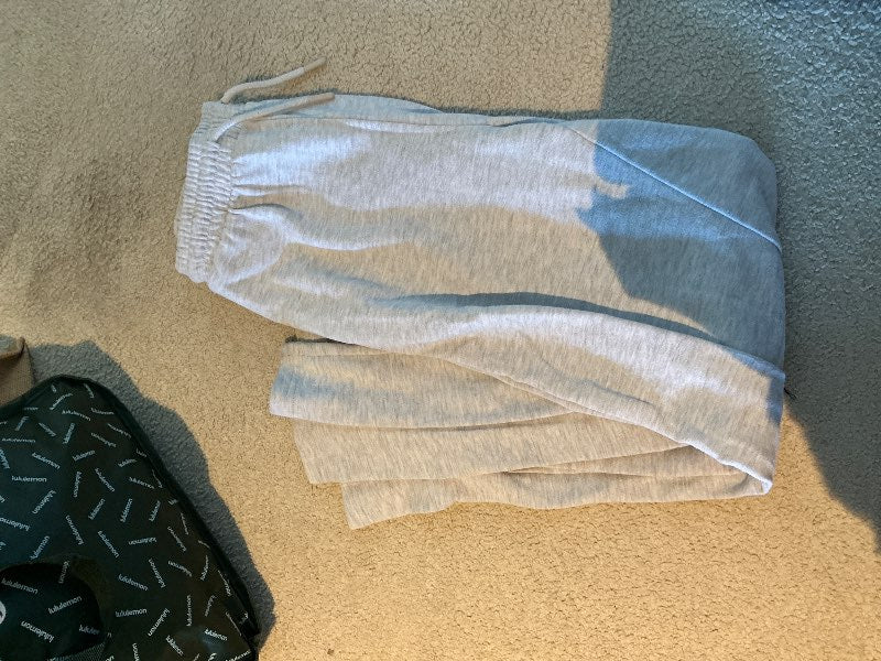 Gráar jogging buxur