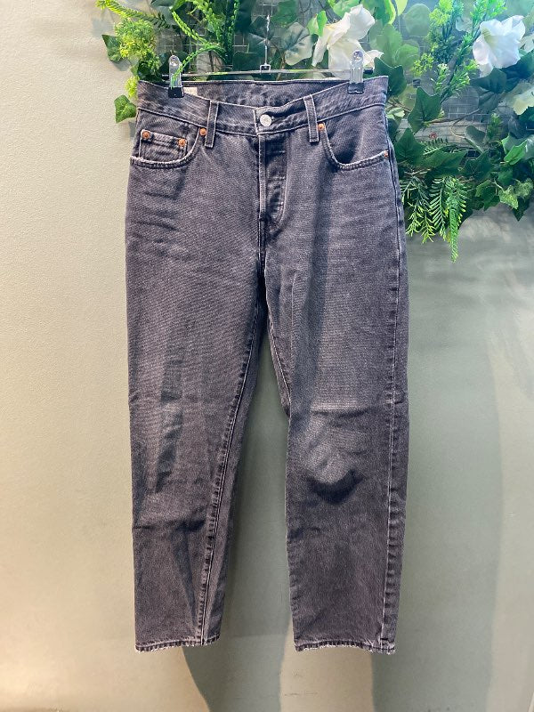 Levis dökk gráar