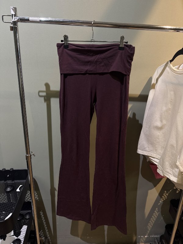 .burgundy buxur