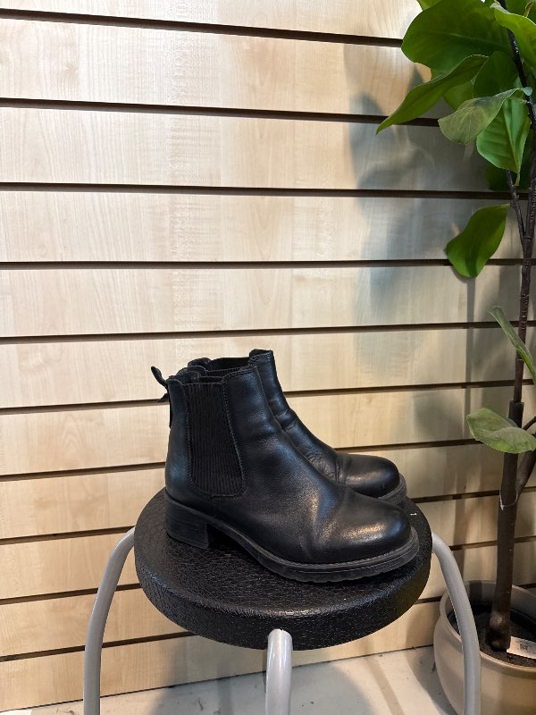 Pavement boots
