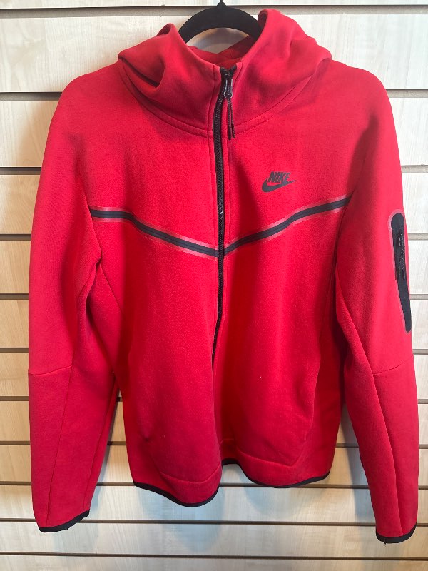 Nike tech peysa