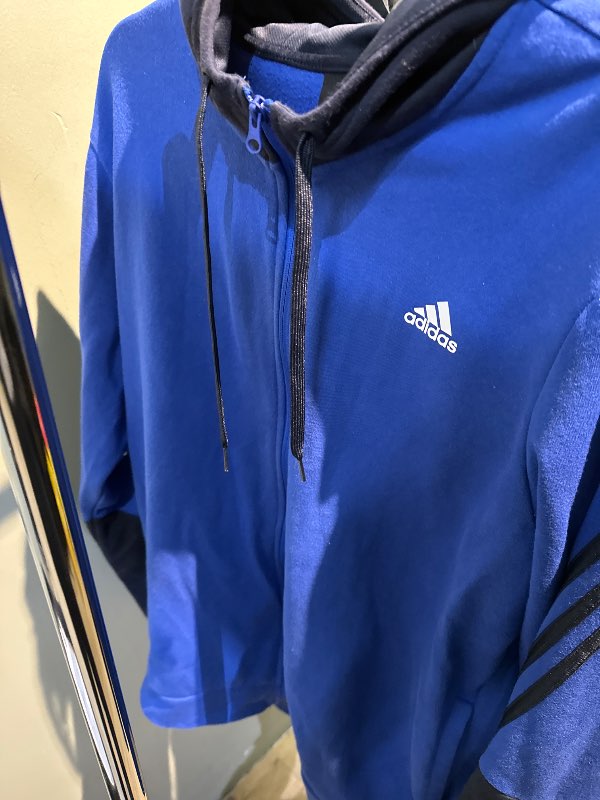 Adidas peysa