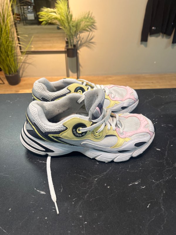 Adidas skór