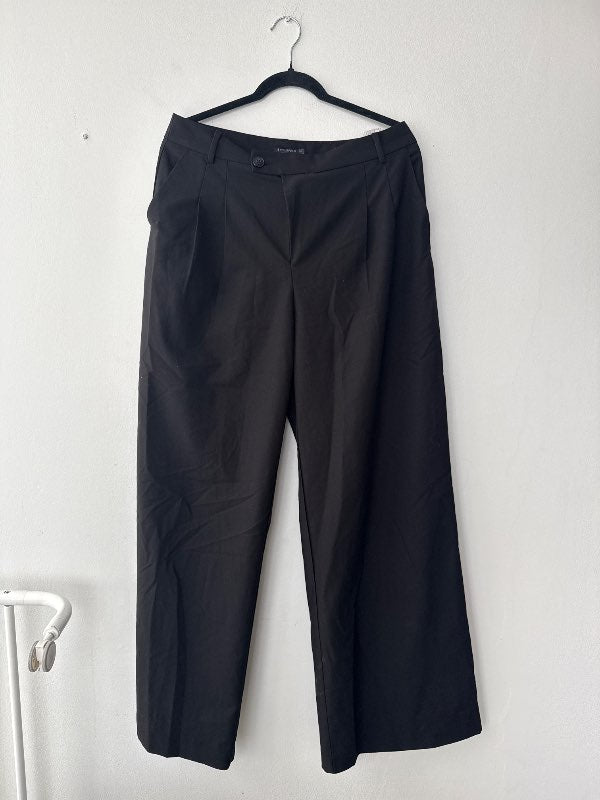 Svartar stradivarius dress buxur