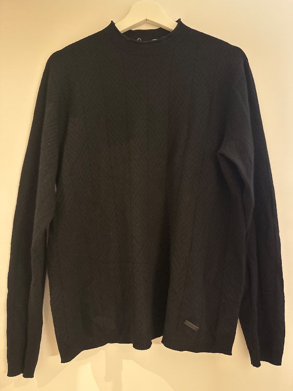 Armani Collezioni svört ullarpeysa