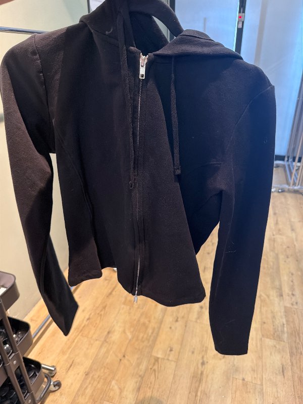 Svört bershka peysa