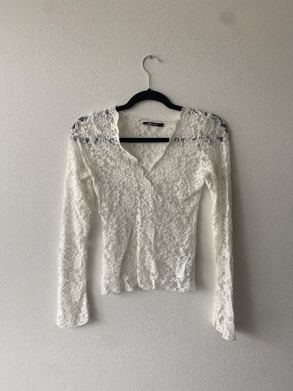 Gina tricot blúndu bolur