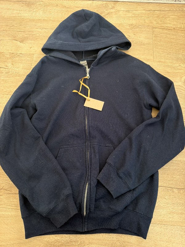 Dökkblá rennd peysa