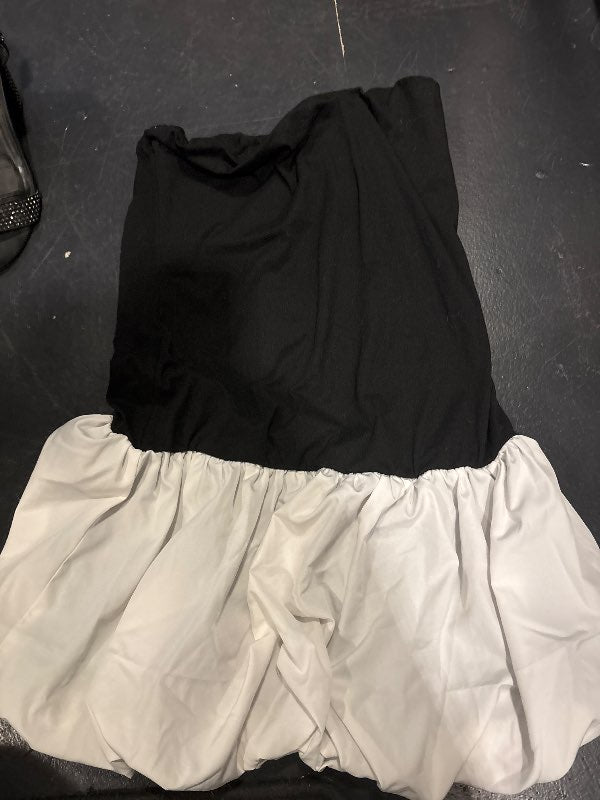 Svartur og hvítur kjóll