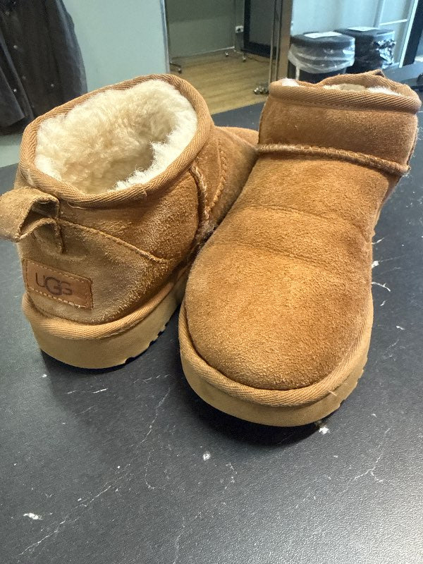 UGG
