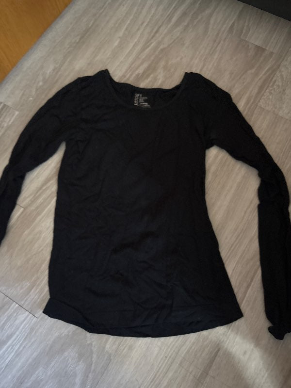 E svartur langermabolur