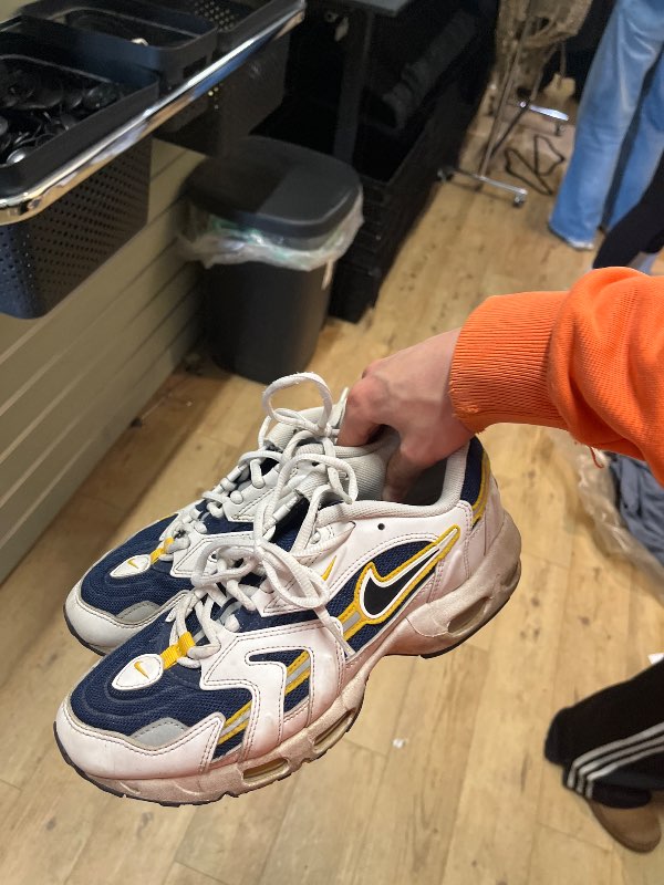 skór nike