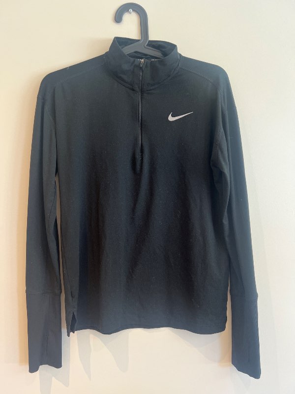 Nike peysa svört