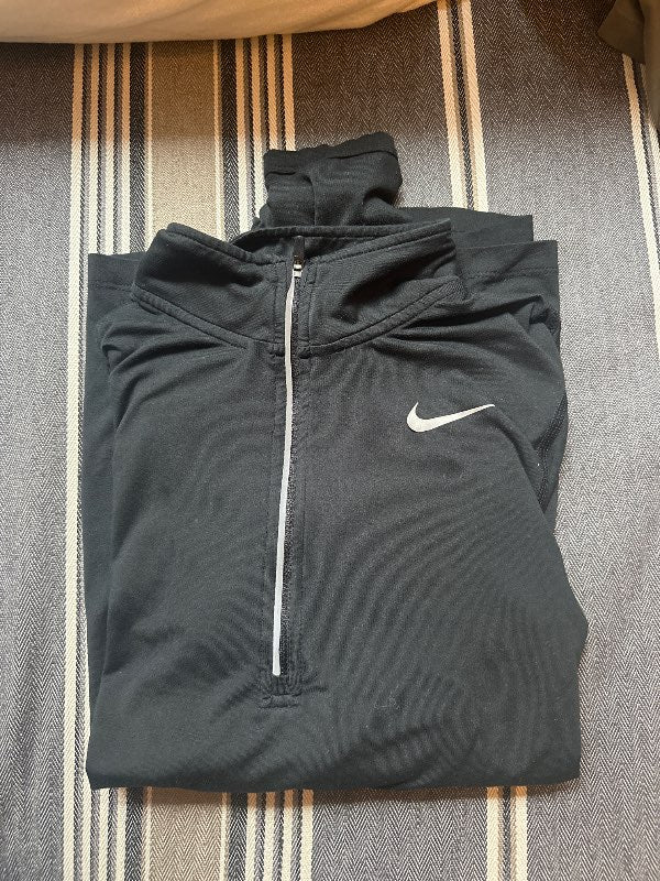 Nike peysa