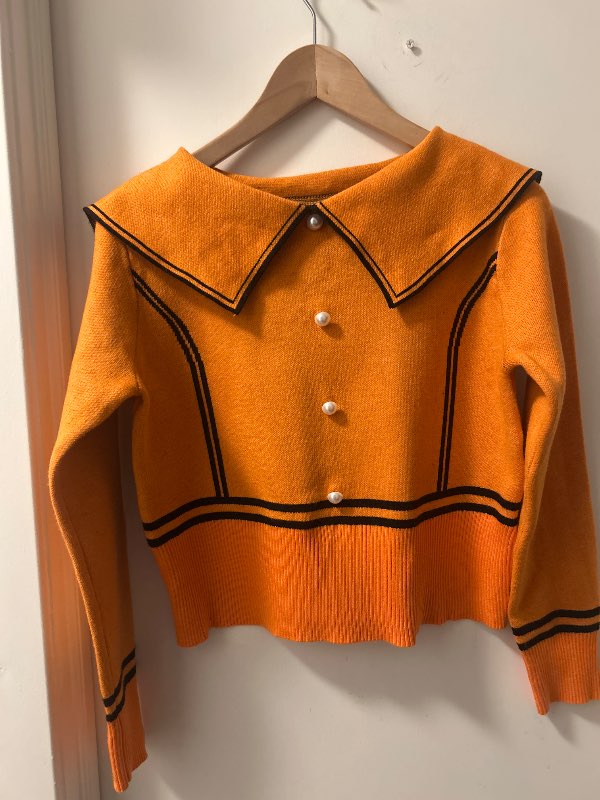 Orange sweaterAntoine er Lili Paris