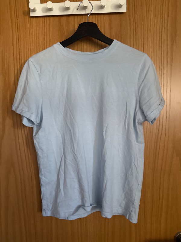 ljós blár t-shirt