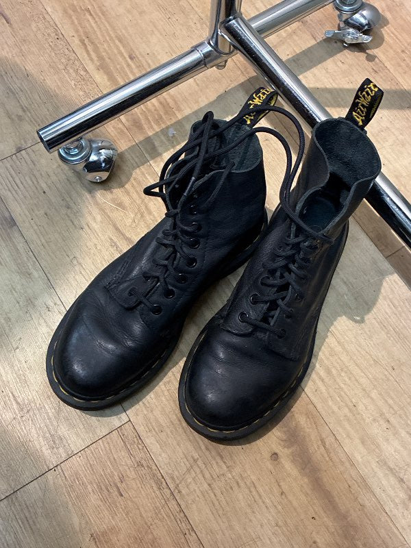 Dr. Martens s38