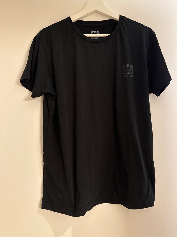 Svartur 66 Norður stuttermabolur