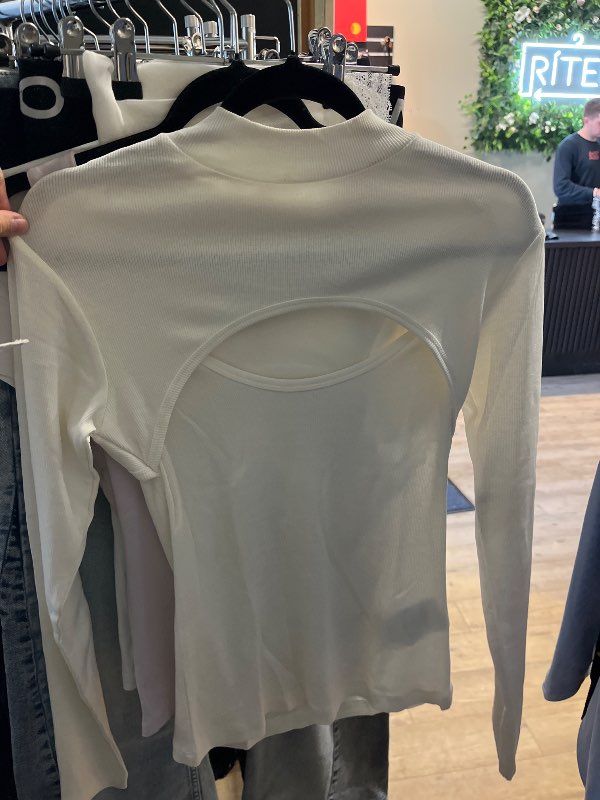 Hvítur síðerma bolur