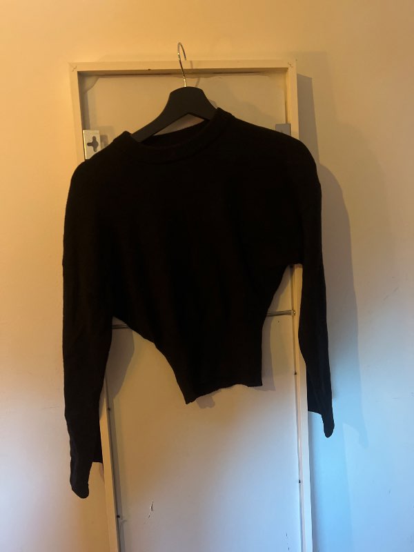 Svört gina tricot peysa