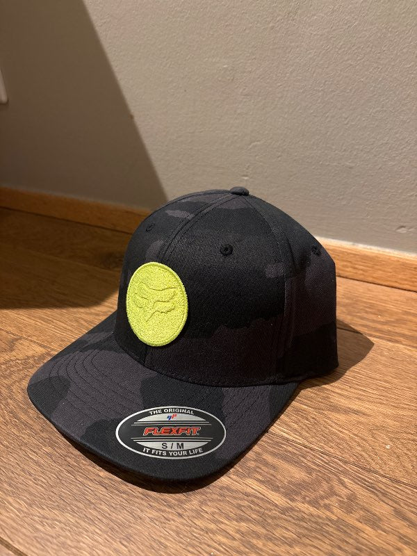 Fox gult merki derhúfa