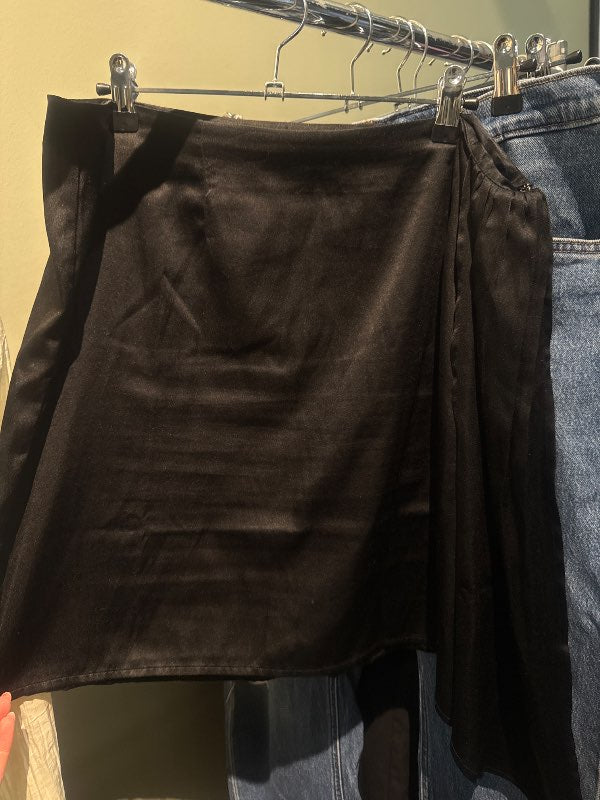 x - svart pils vero moda