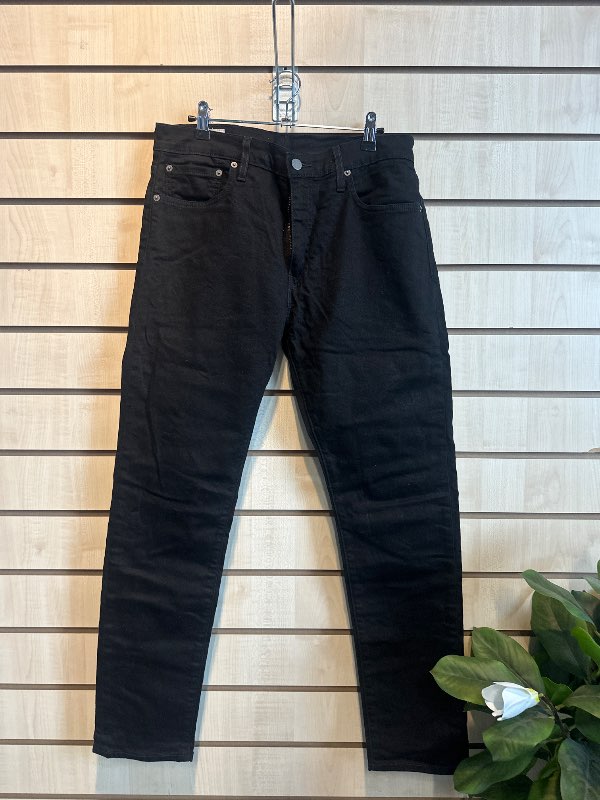 Levis svartar gallabuxur