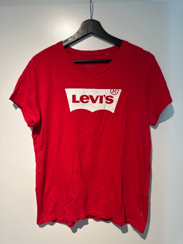 Levi's bolur