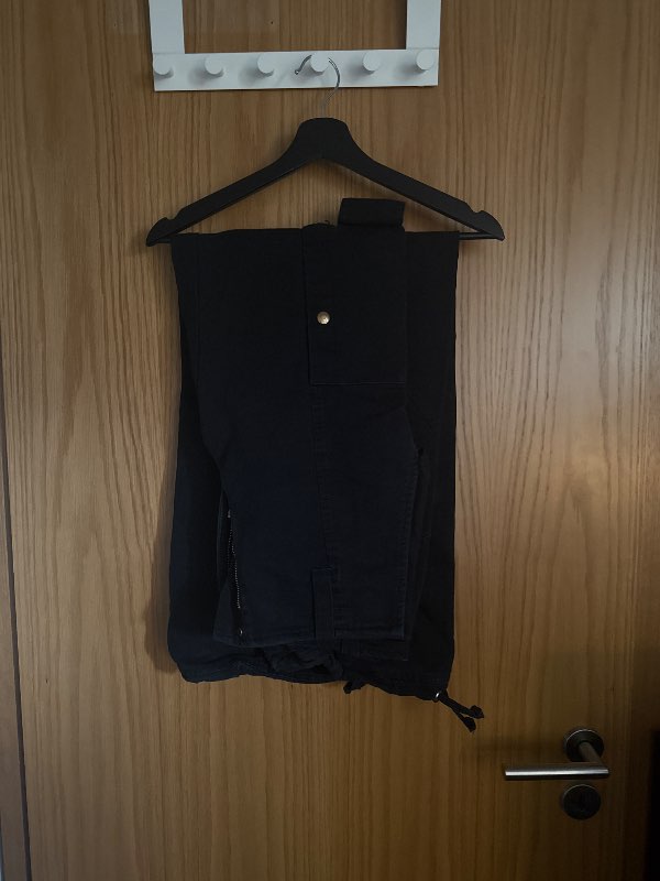 svartar cargo buxur