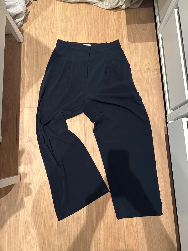 H&M dökkbláar buxur