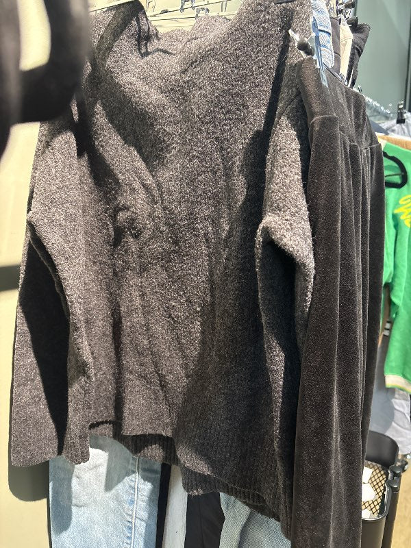 Uniqlo grá peysa