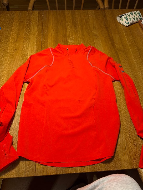 Nike iþrottapeysa