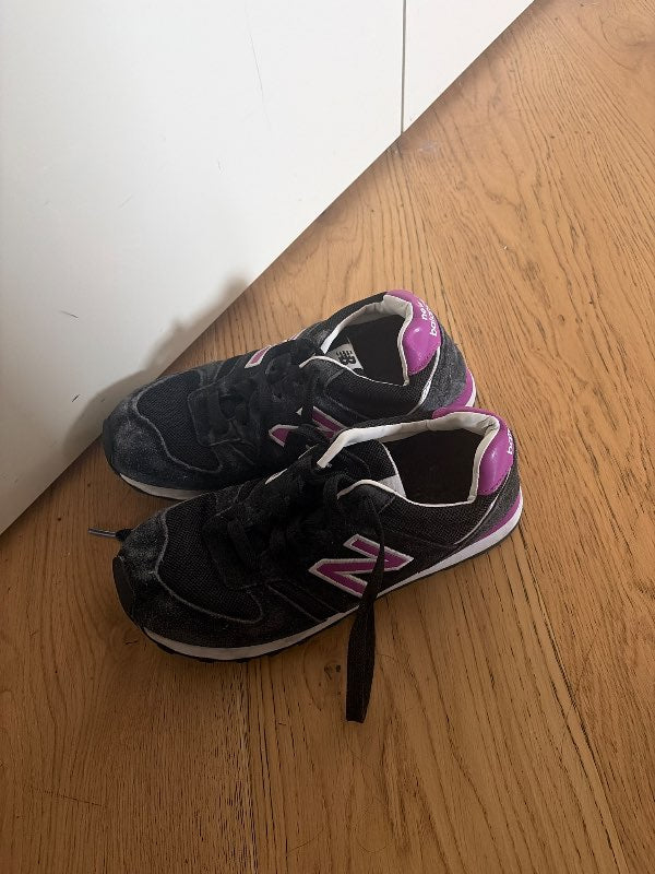 svartir new balance