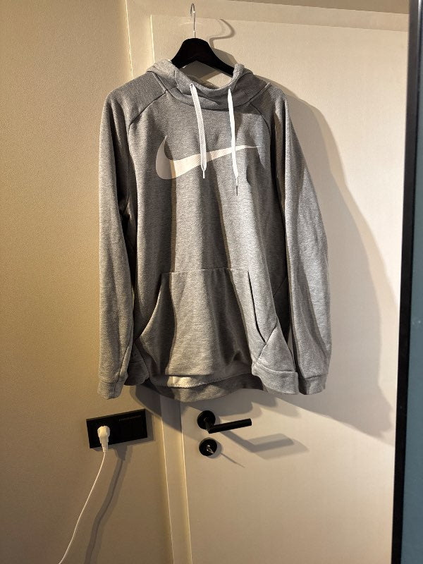 Nike peysa