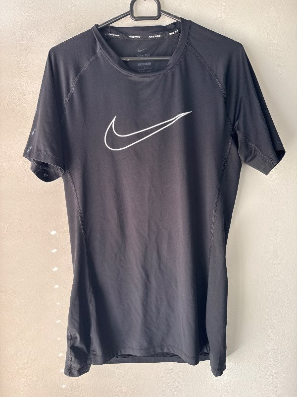 Nike stuttermabolur