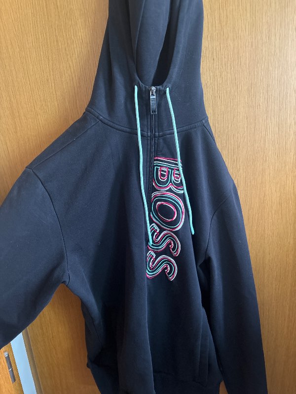 E BOSS peysa